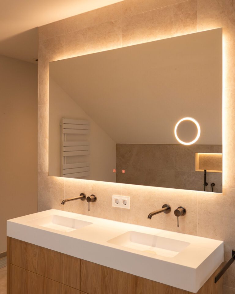 Badezimmer Spiegel mit LED