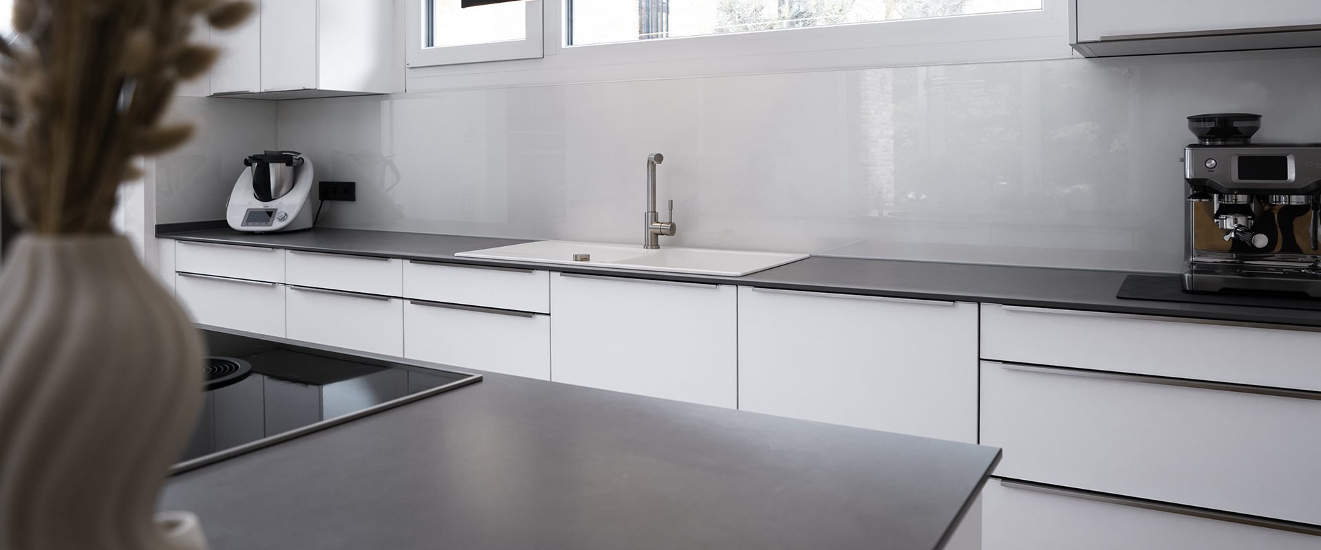 1.1 (1) web Küche Küchenrückwand glas weiß