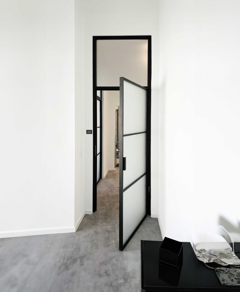 flynn_ku_woll_1x1flg_dreh_2spr_oberlicht_slim_9005